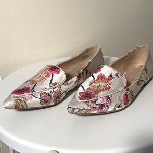 Sz 9 Embroidered Flats